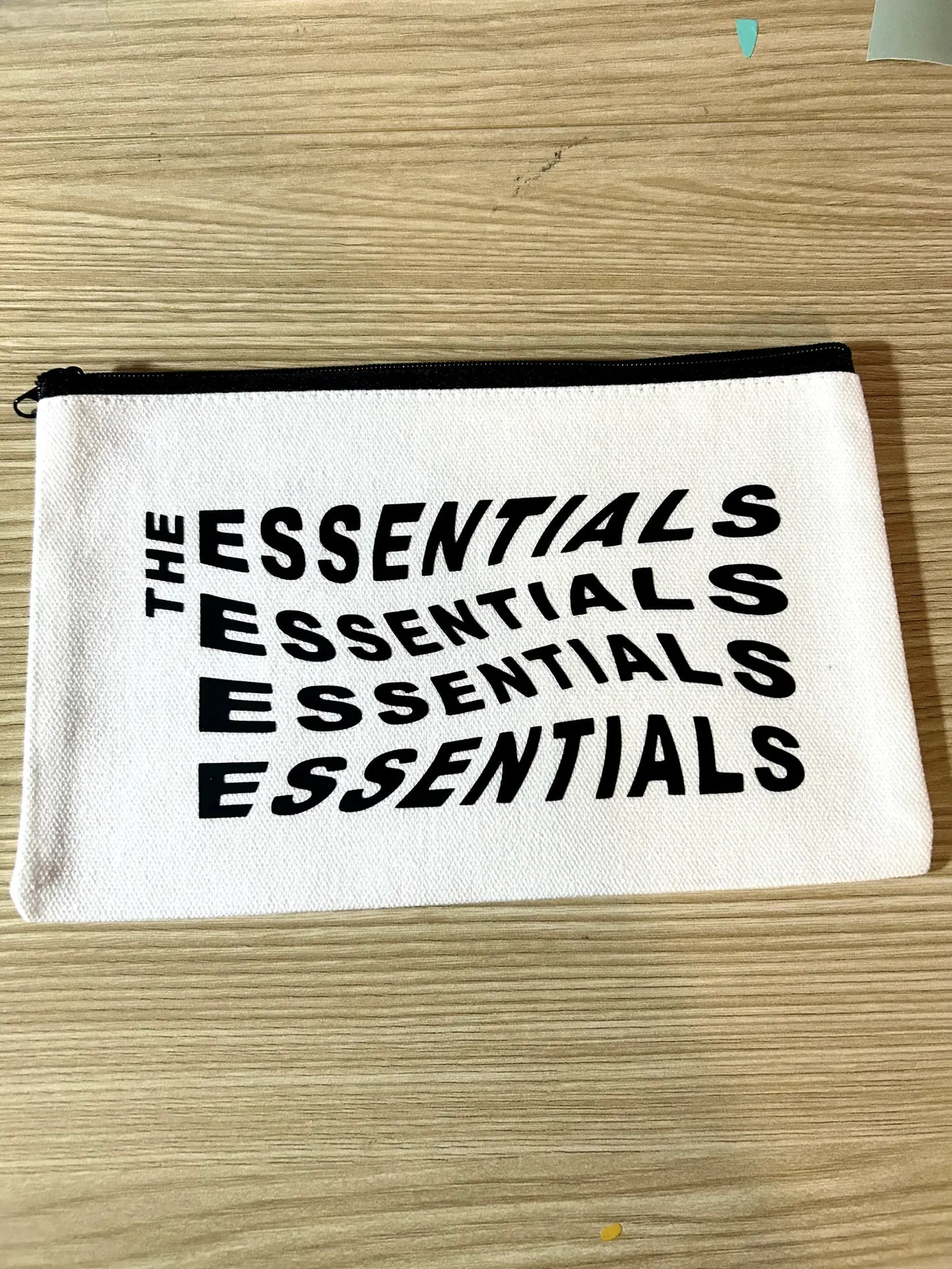 THE ESSENTIALS POUCH