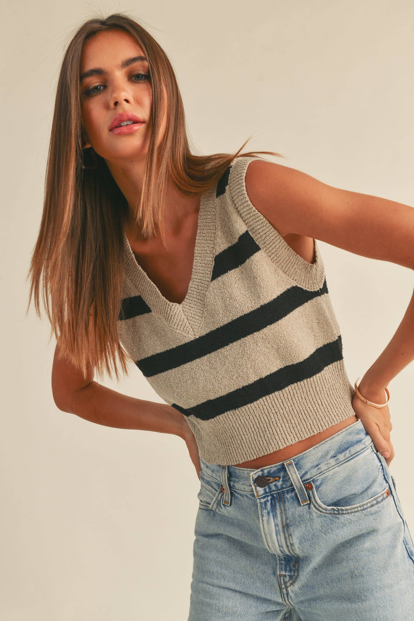 STRIPED PATTERN KNITTED VEST